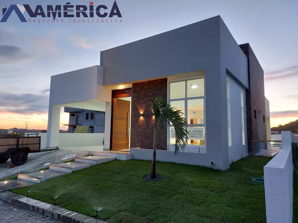 Casa à venda com 3 quartos, 300m² - Foto 1