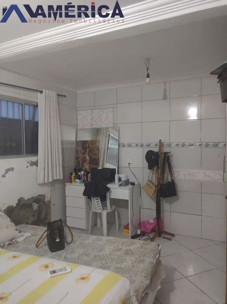 Casa à venda com 3 quartos, 220m² - Foto 4