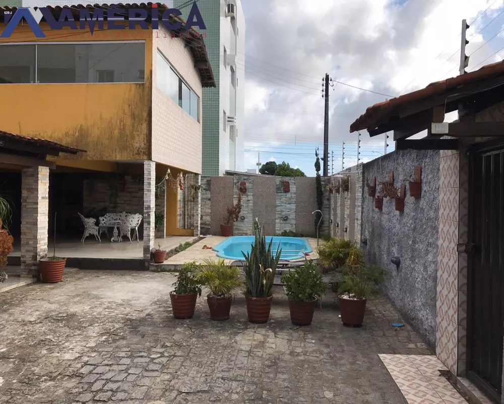 Casa à venda com 4 quartos, 600m² - Foto 3