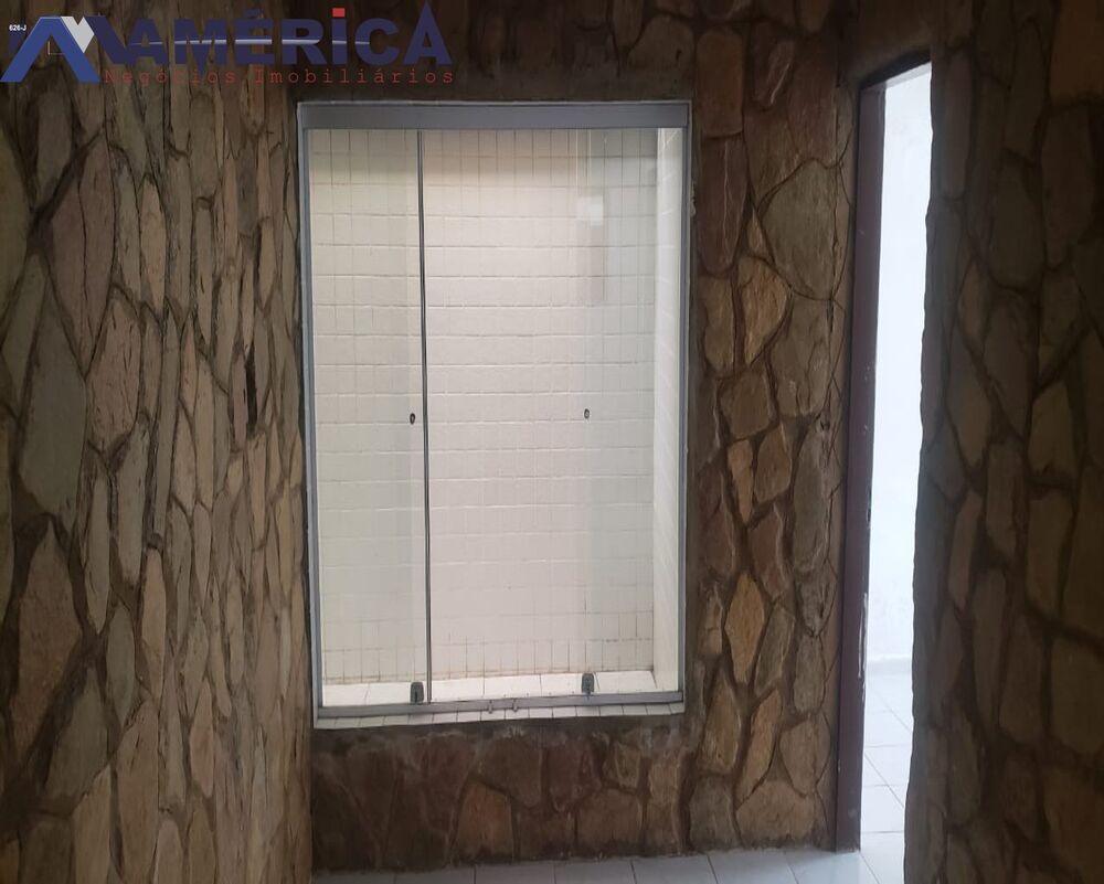 Casa à venda com 2 quartos, 110m² - Foto 2