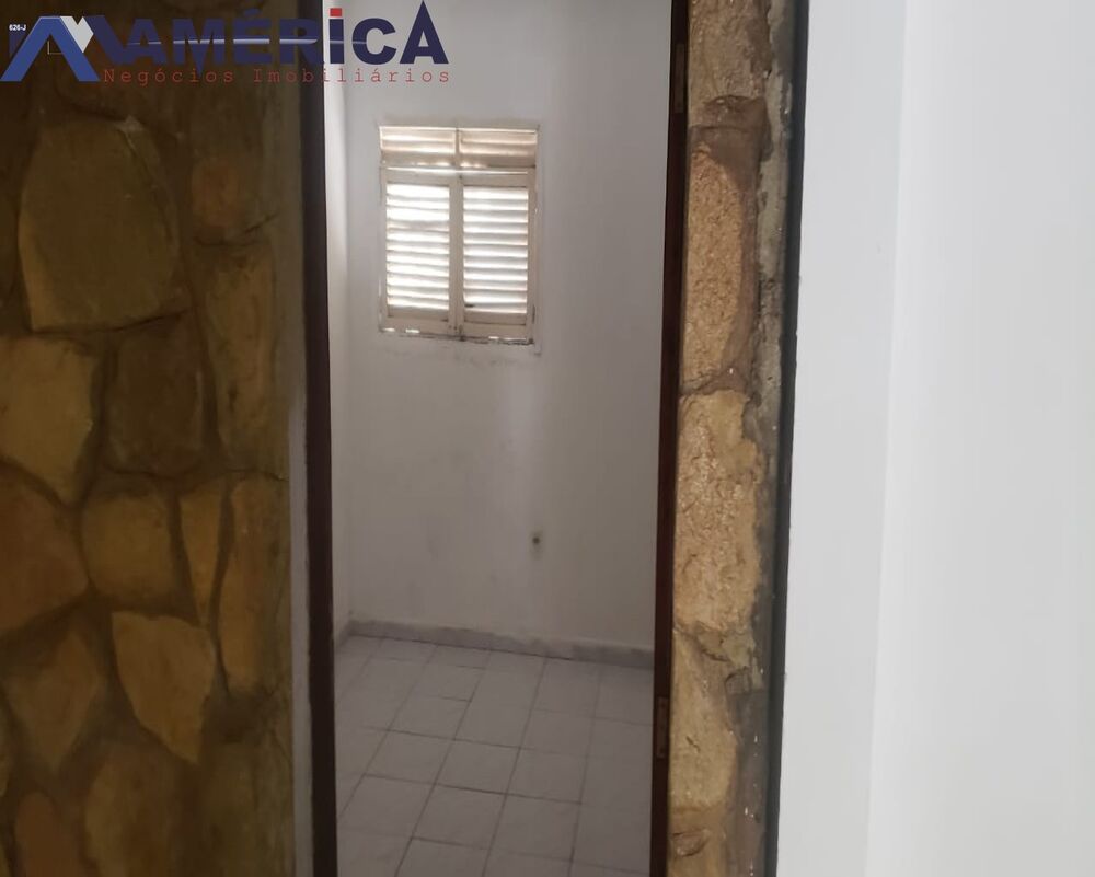 Casa à venda com 2 quartos, 110m² - Foto 4