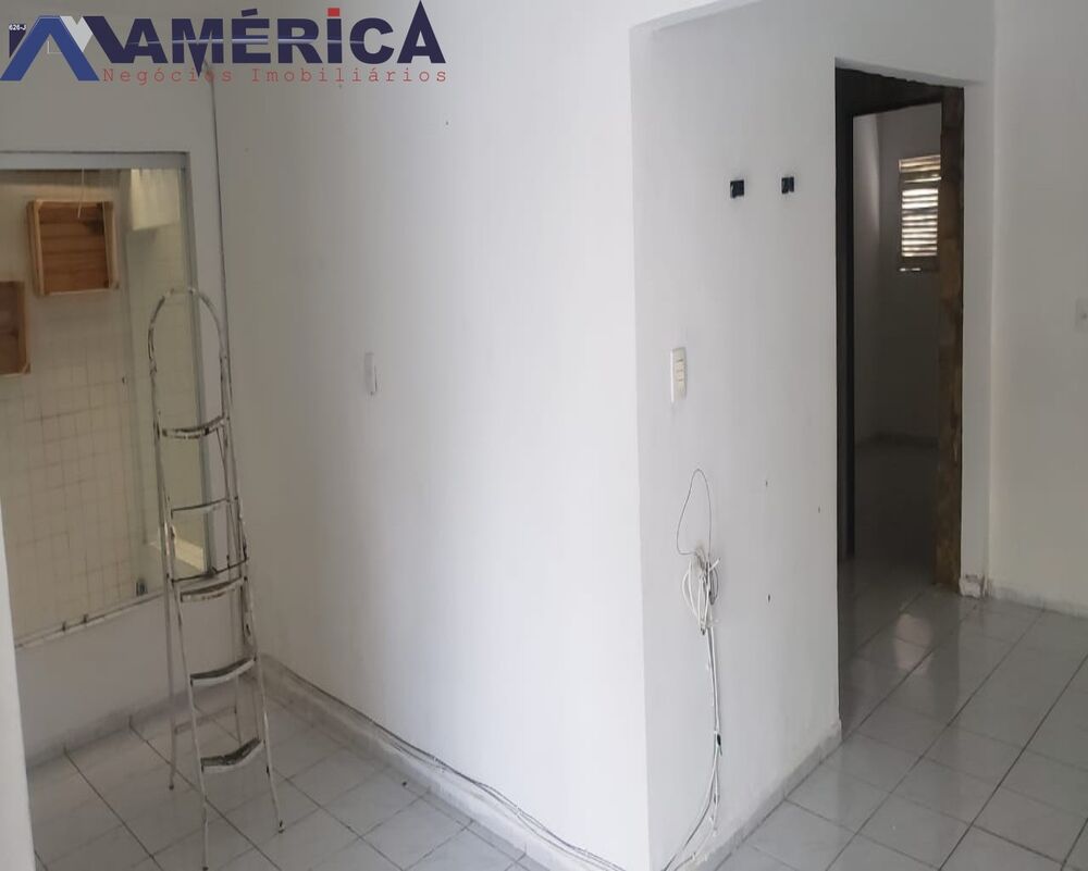 Casa à venda com 2 quartos, 110m² - Foto 1