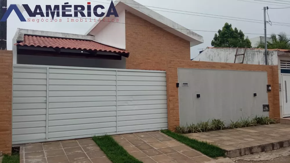 Casa à venda com 3 quartos, 109m² - Foto 1