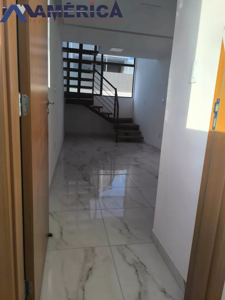 Cobertura à venda com 3 quartos, 71m² - Foto 2