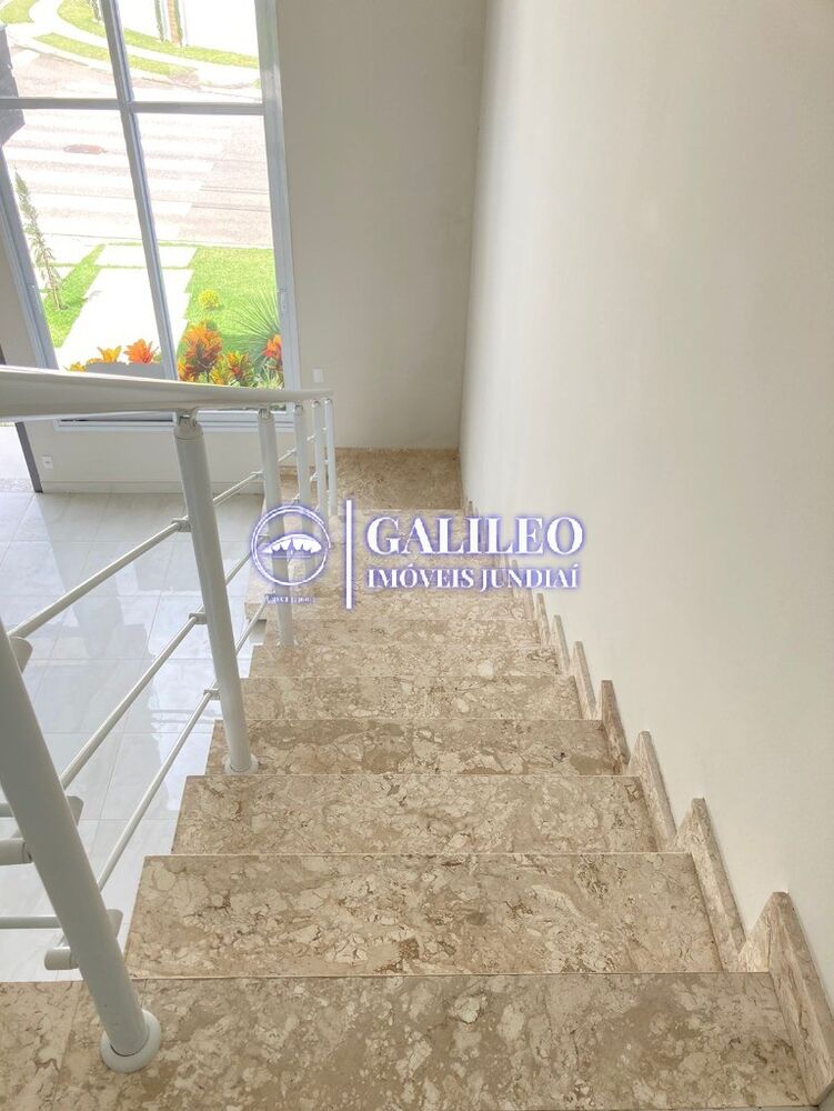 Casa à venda com 3 quartos, 195m² - Foto 1