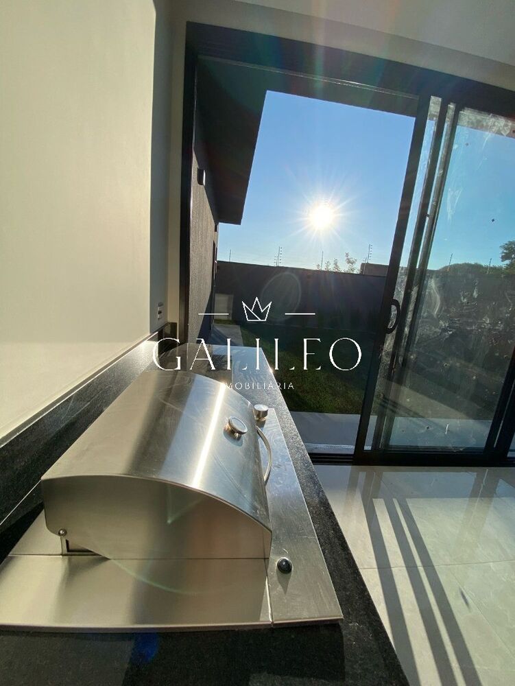 Casa à venda com 2 quartos, 164m² - Foto 1