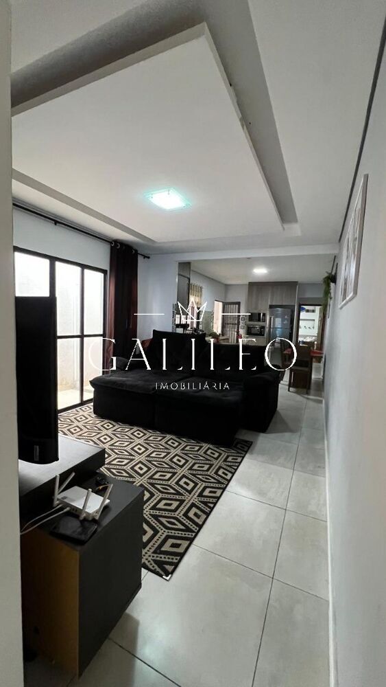 Casa à venda com 2 quartos, 125m² - Foto 1