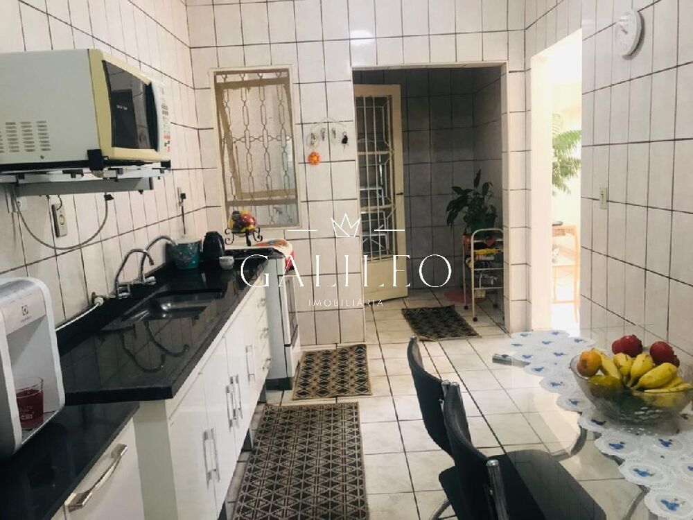Casa à venda com 2 quartos, 182m² - Foto 1