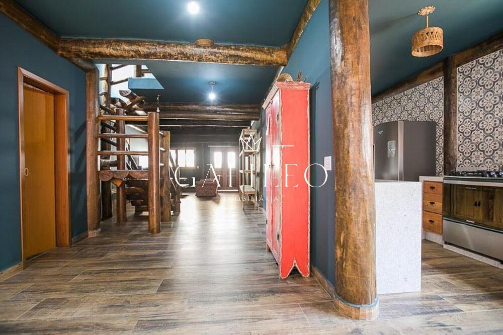 Casa à venda e aluguel com 3 quartos, 204m² - Foto 1