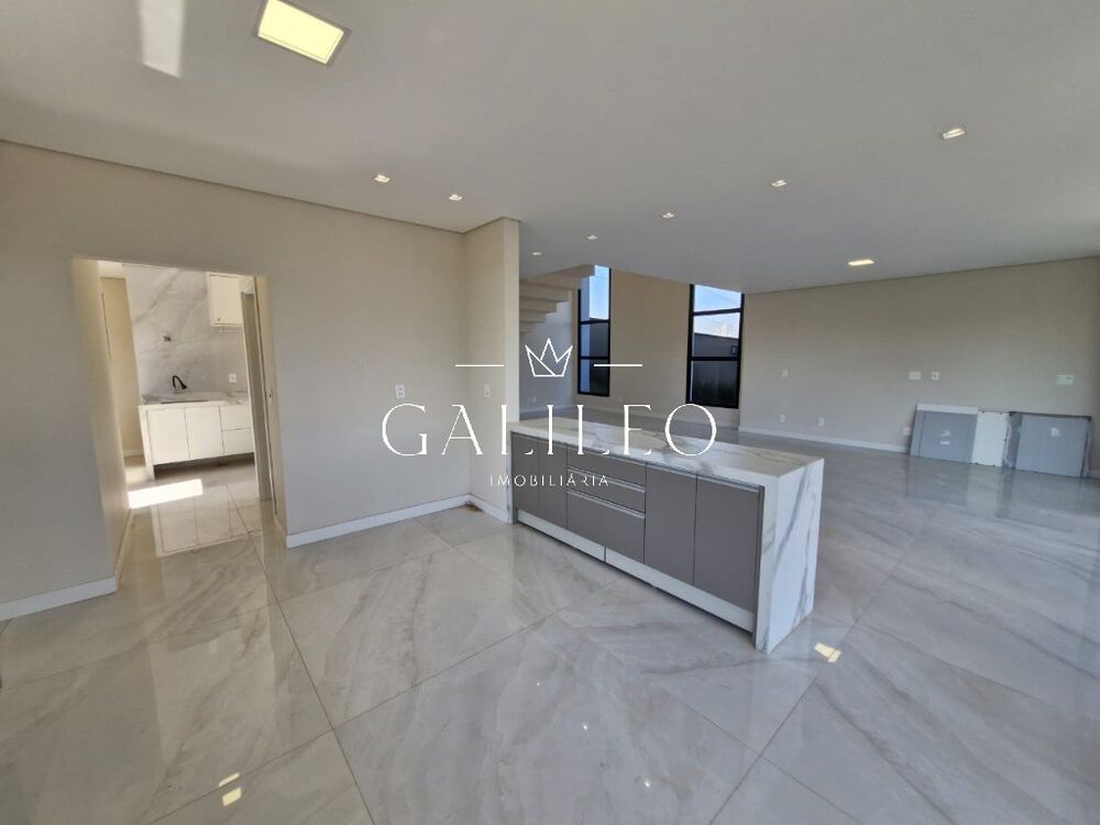 Casa à venda com 3 quartos, 358m² - Foto 1