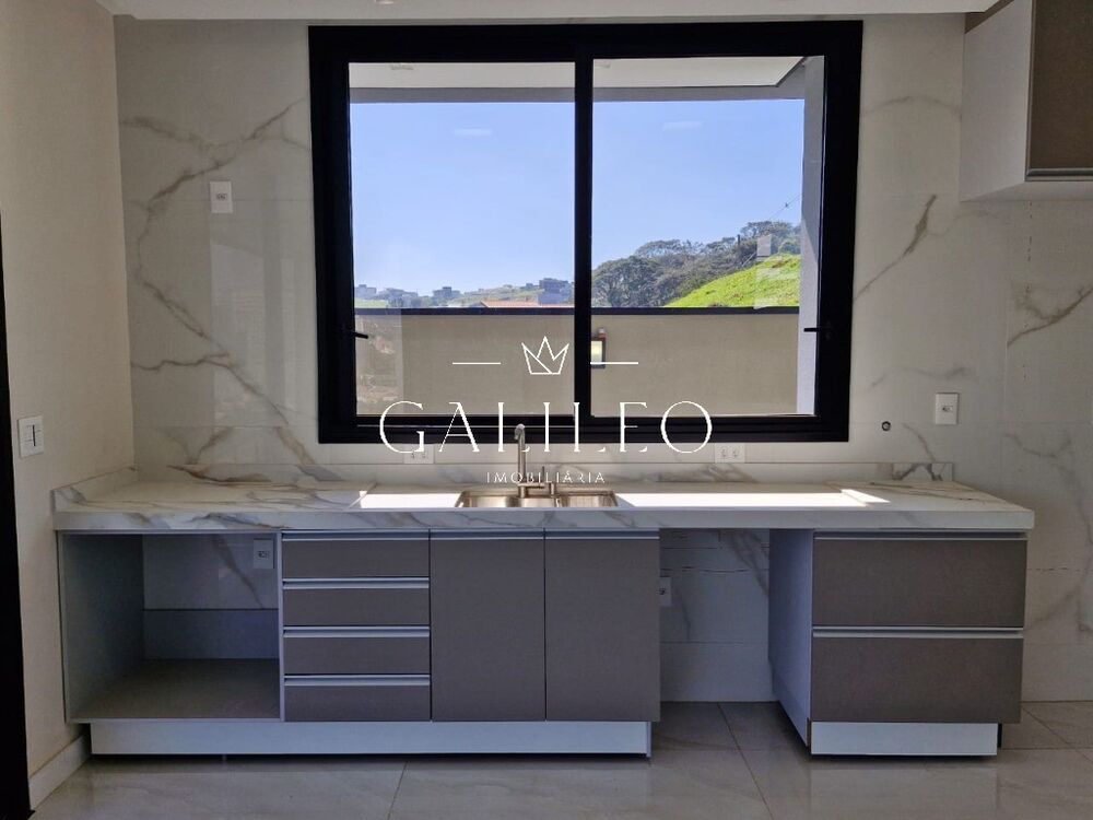 Casa à venda com 3 quartos, 358m² - Foto 2