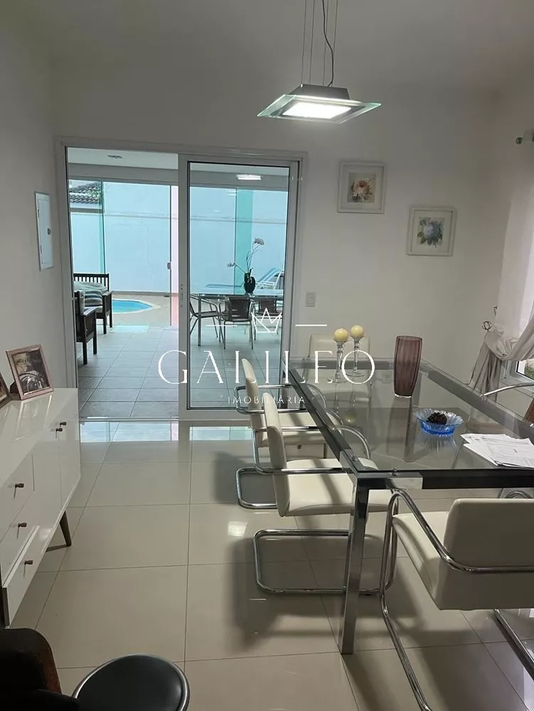 Casa à venda com 3 quartos, 274m² - Foto 1