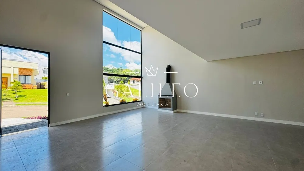 Casa, 3 quartos, 228 m² - Foto 1