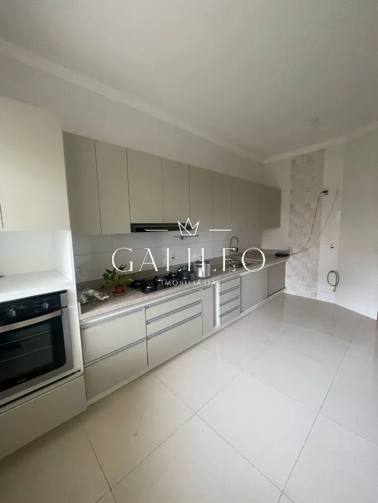 Casa, 3 quartos, 305 m² - Foto 1