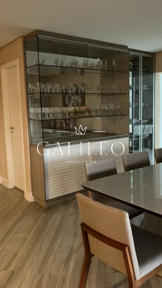 Apartamento, 3 quartos, 216 m² - Foto 1