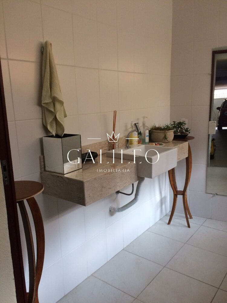 Casa à venda com 3 quartos, 198m² - Foto 2