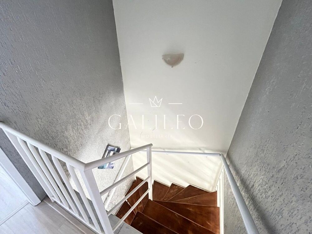 Casa à venda com 3 quartos, 87m² - Foto 1