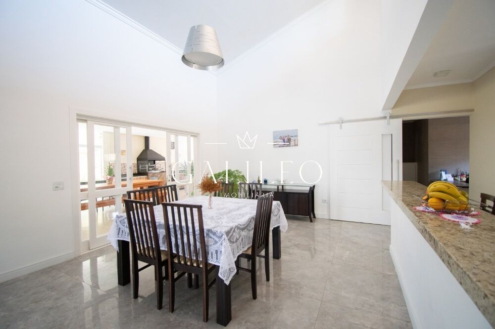 Casa, 4 quartos, 326 m² - Foto 1