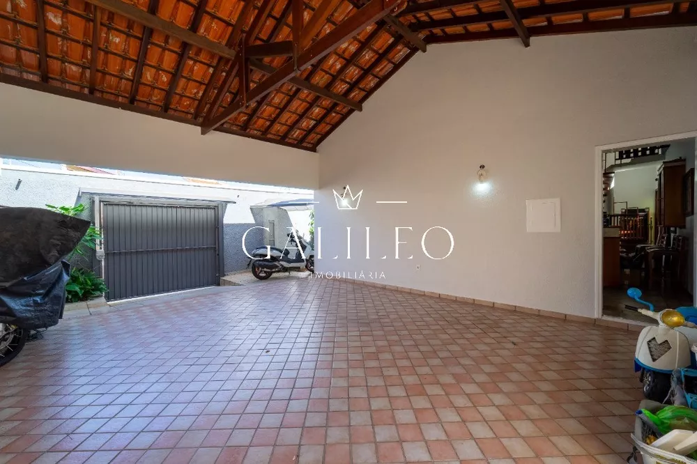 Casa à venda com 3 quartos, 291m² - Foto 1