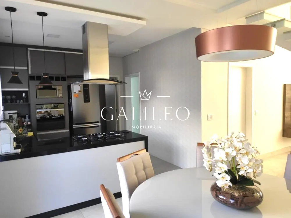 Casa, 3 quartos, 209 m² - Foto 1
