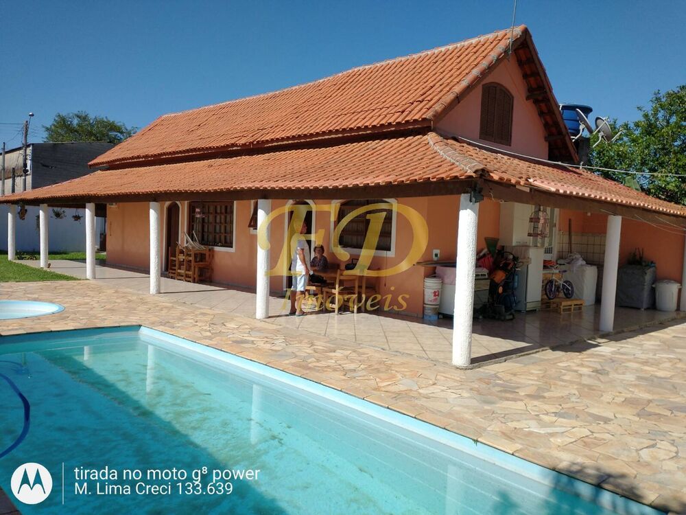 Chácara à venda com 3 quartos, 230m² - Foto 1