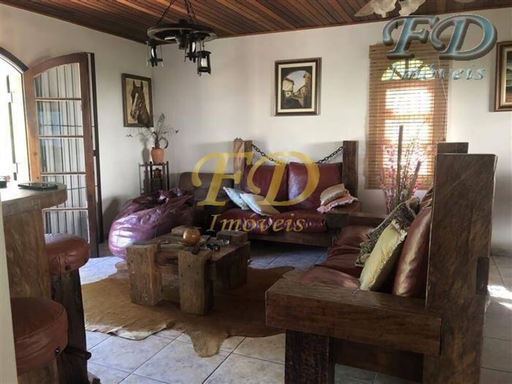 Chácara à venda com 3 quartos, 200m² - Foto 2