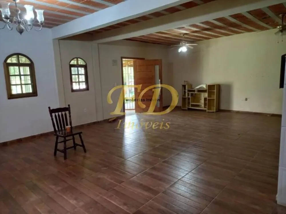 Chácara, 3 quartos, 2500 m² - Foto 1