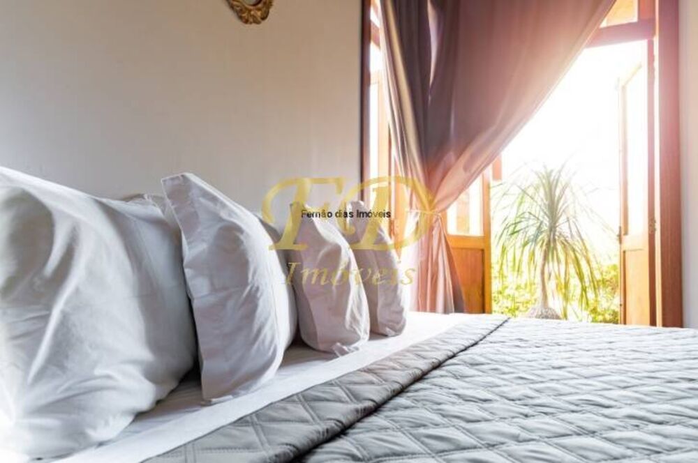 Chácara à venda com 4 quartos, 370m² - Foto 1