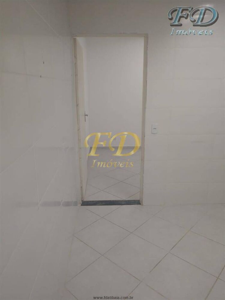 Casa à venda com 6 quartos, 240m² - Foto 3