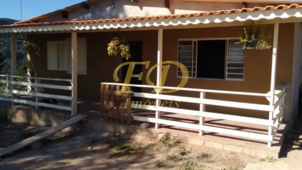 Chácara, 3 quartos, 2160 m² - Foto 1