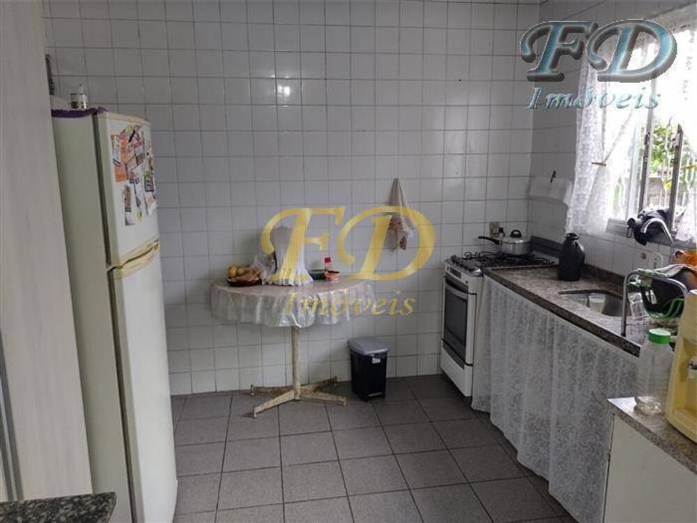 Casa à venda com 2 quartos, 60m² - Foto 2