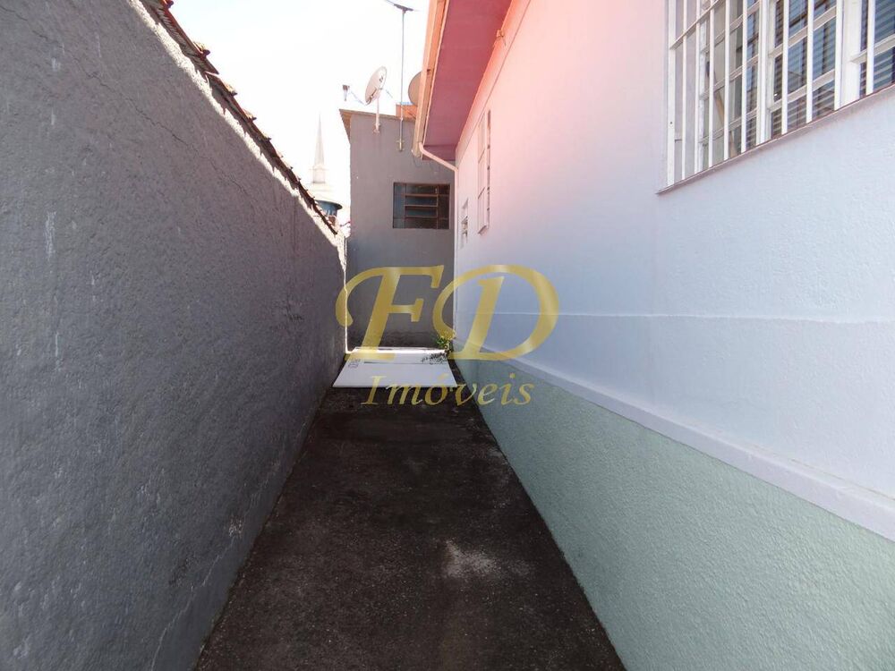 Casa à venda com 2 quartos, 230m² - Foto 1