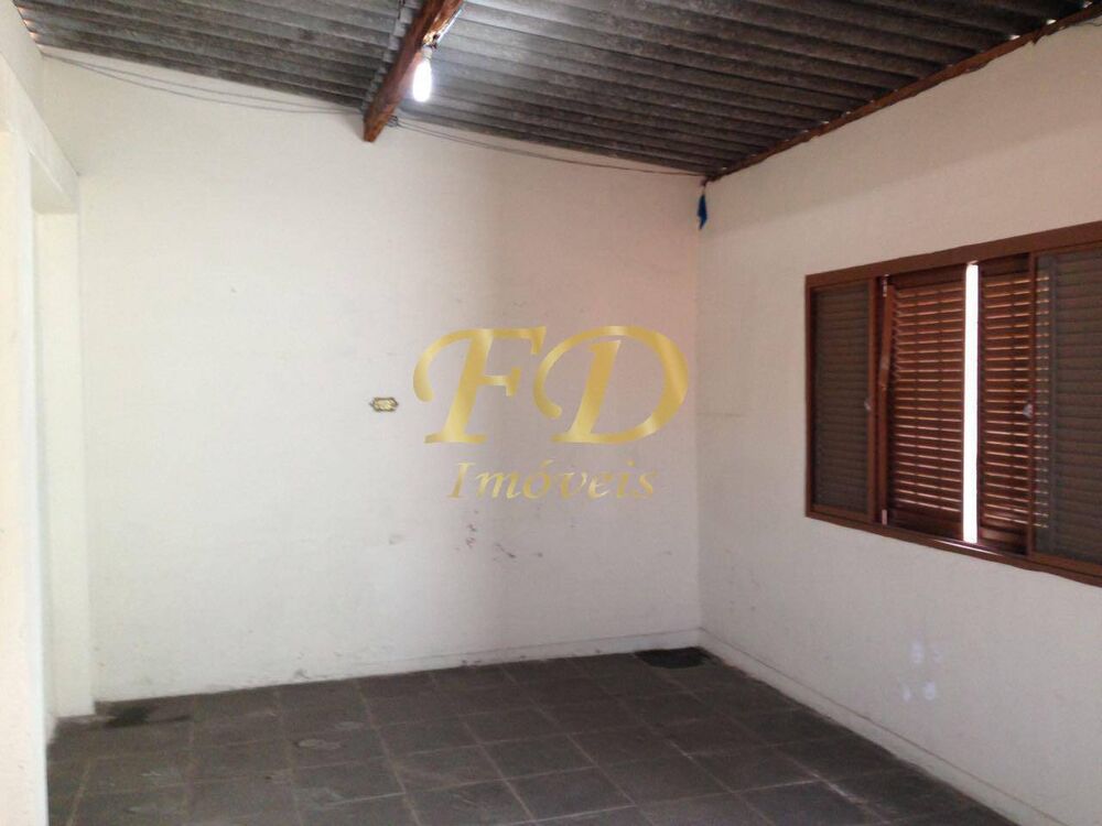 Casa à venda com 2 quartos, 230m² - Foto 3