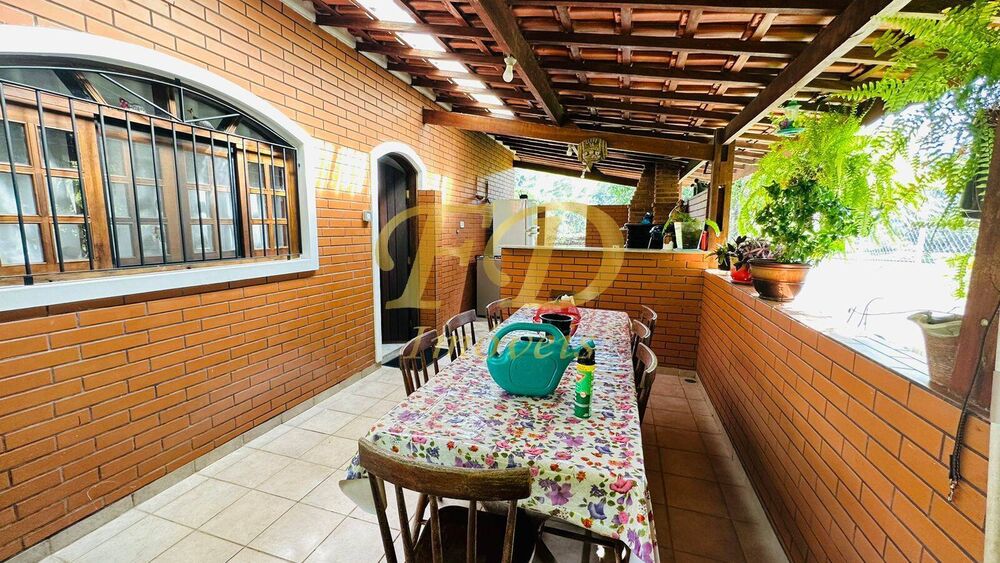 Chácara à venda com 5 quartos, 10000m² - Foto 1