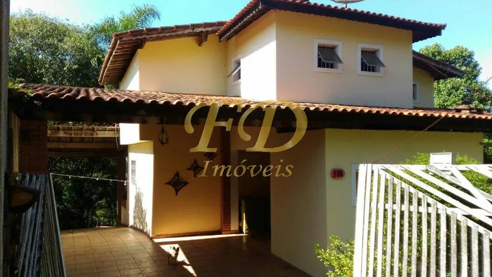 Chácara, 3 quartos, 1570 m² - Foto 1