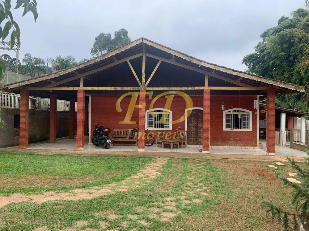 Fazenda à venda com 3 quartos, 1400m² - Foto 1