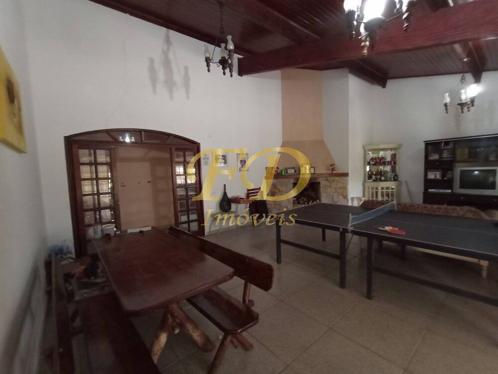Chácara, 4 quartos, 1700 m² - Foto 1