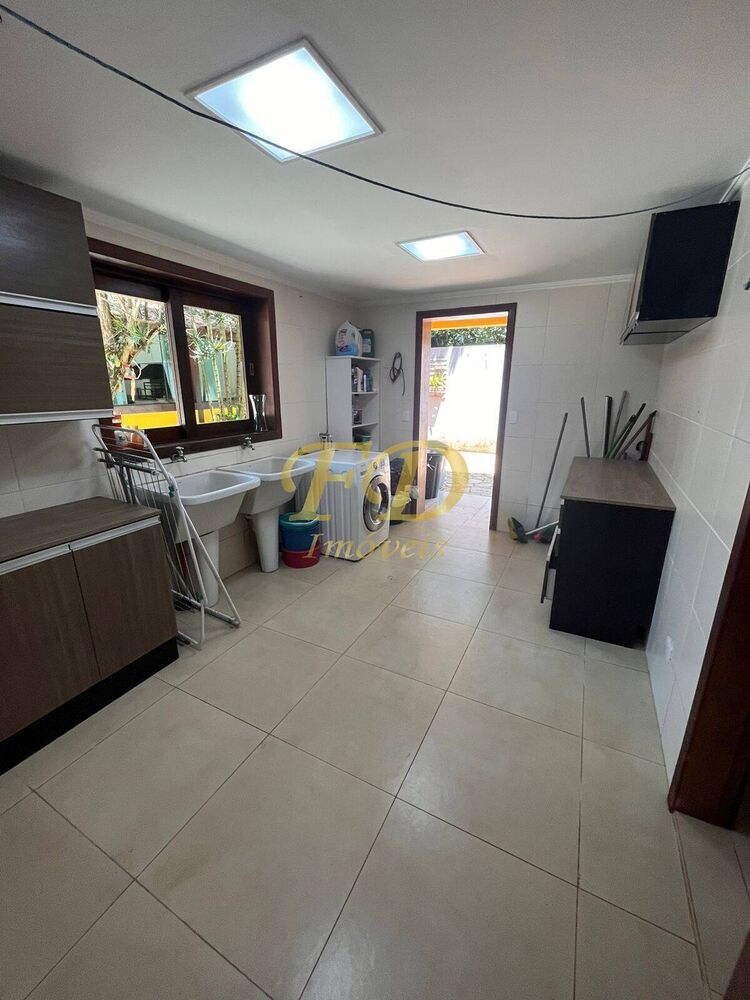 Casa à venda com 4 quartos, 350m² - Foto 2