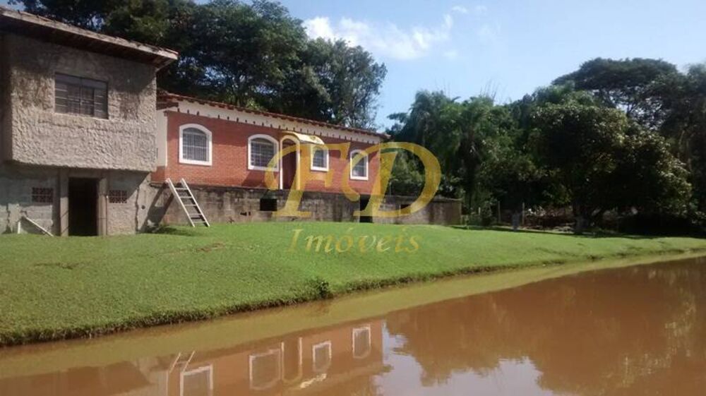 Chácara à venda com 3 quartos, 200m² - Foto 2