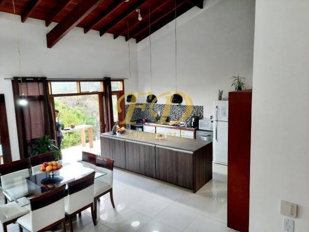 Chácara à venda com 4 quartos, 240m² - Foto 1