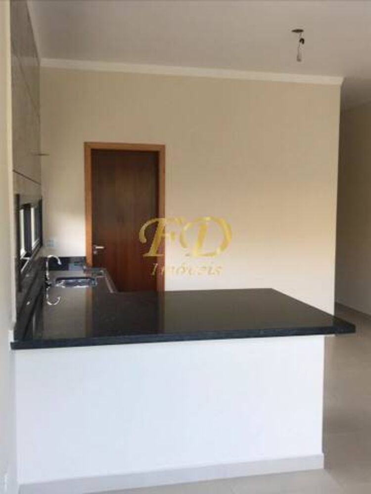 Casa à venda com 2 quartos, 70m² - Foto 2