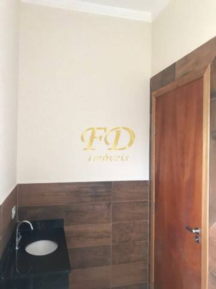 Casa à venda com 2 quartos, 70m² - Foto 4