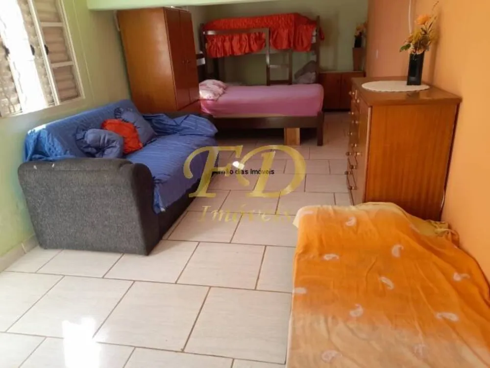 Chácara, 4 quartos, 1580 m² - Foto 1
