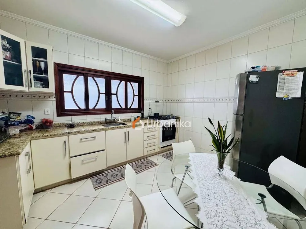 Casa, 3 quartos, 197 m² - Foto 10