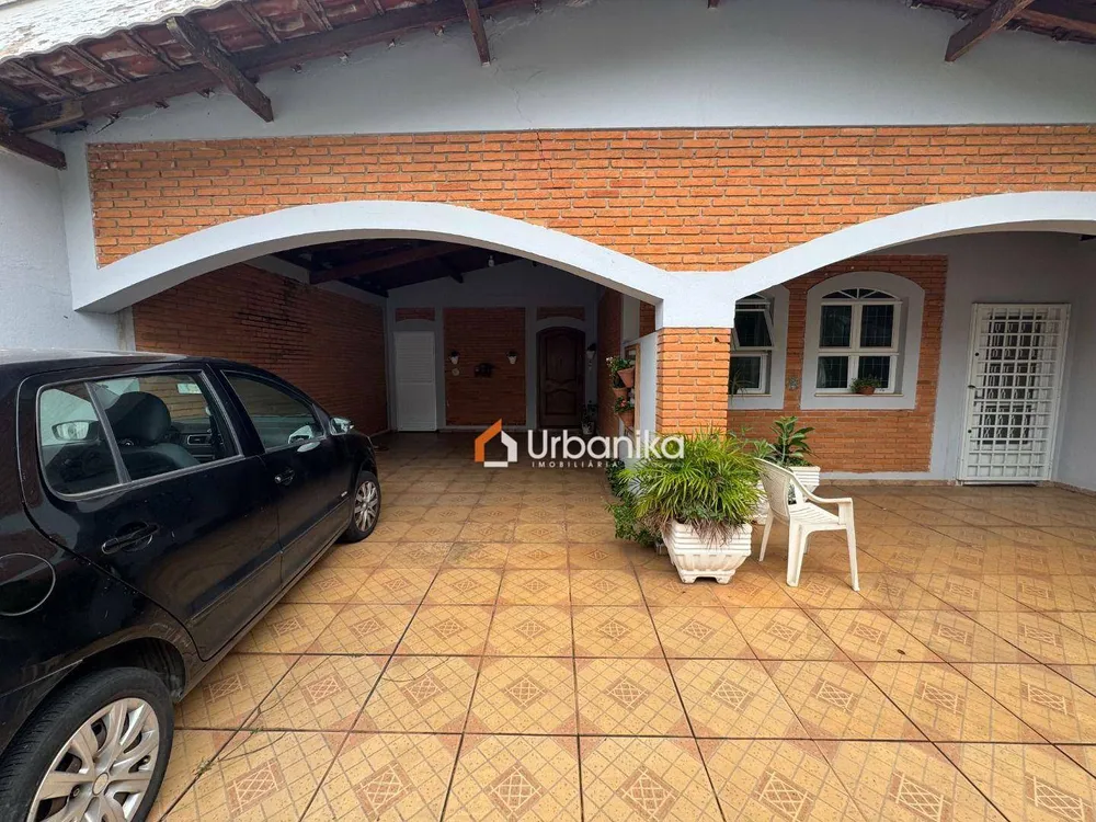 Casa, 3 quartos, 196 m² - Foto 1