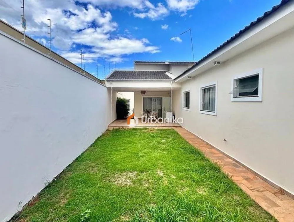 Casa, 4 quartos, 204 m² - Foto 1