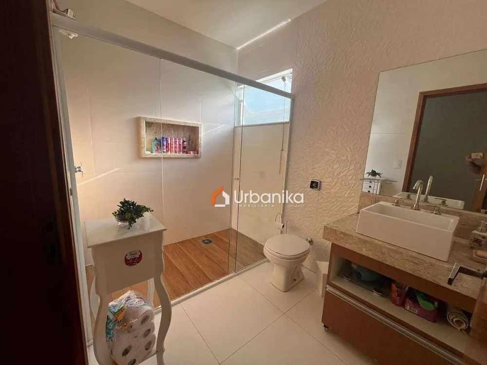 Casa, 3 quartos, 179 m² - Foto 1