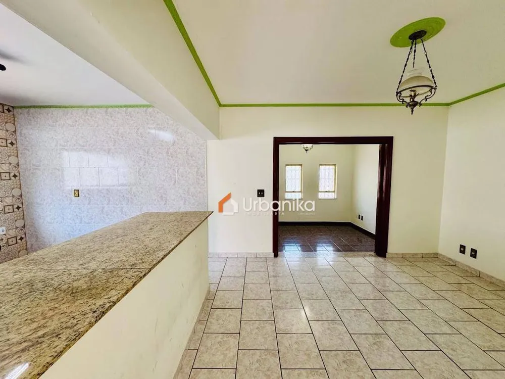 Casa, 3 quartos, 210 m² - Foto 2