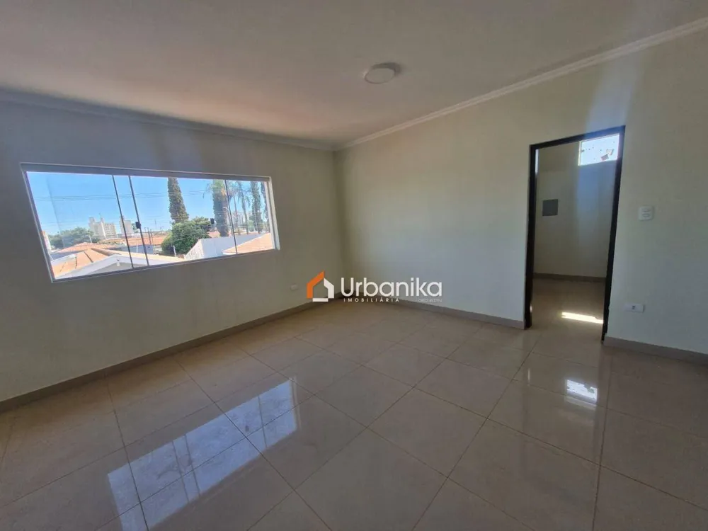 Casa, 4 quartos, 230 m² - Foto 2