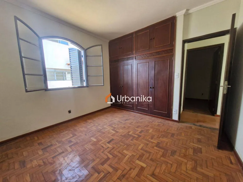 Casa, 4 quartos, 230 m² - Foto 3